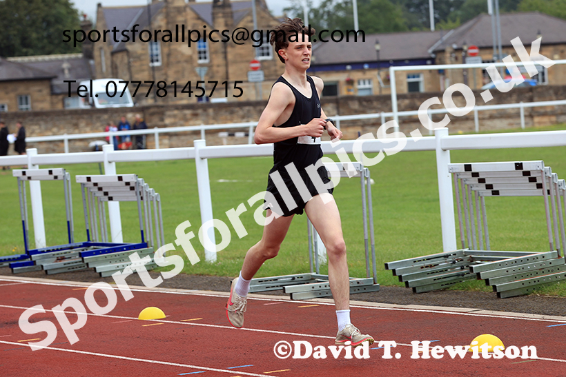 BBoys 1500 metres, 2025 Northumberland Schools Track and Fields, Wentworth, Hexham. Photo: David T. Hewitson/Sports for All Pics